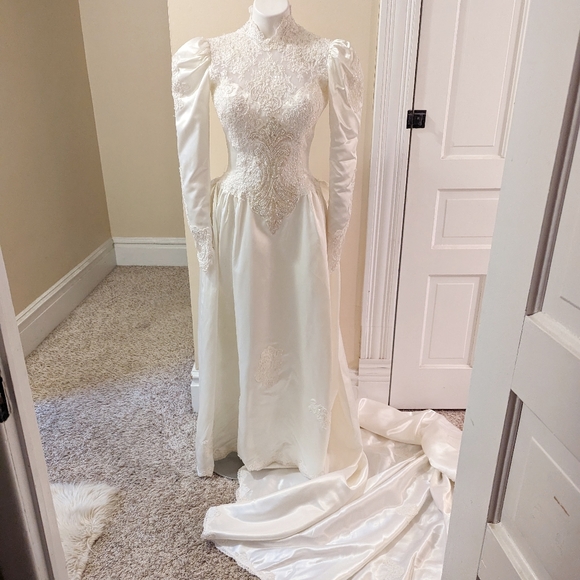 Vintage 80s wedding dress. High neck, long sleeve, size 0. - Picture 1 of 9